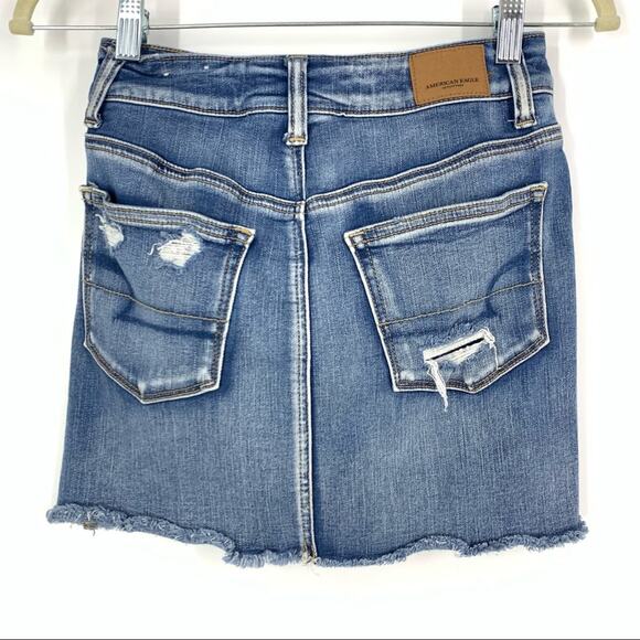 American Eagle Distress Jean Mini Skirt Women’s Size 0 Next Level Stretch - Picture 4 of 9